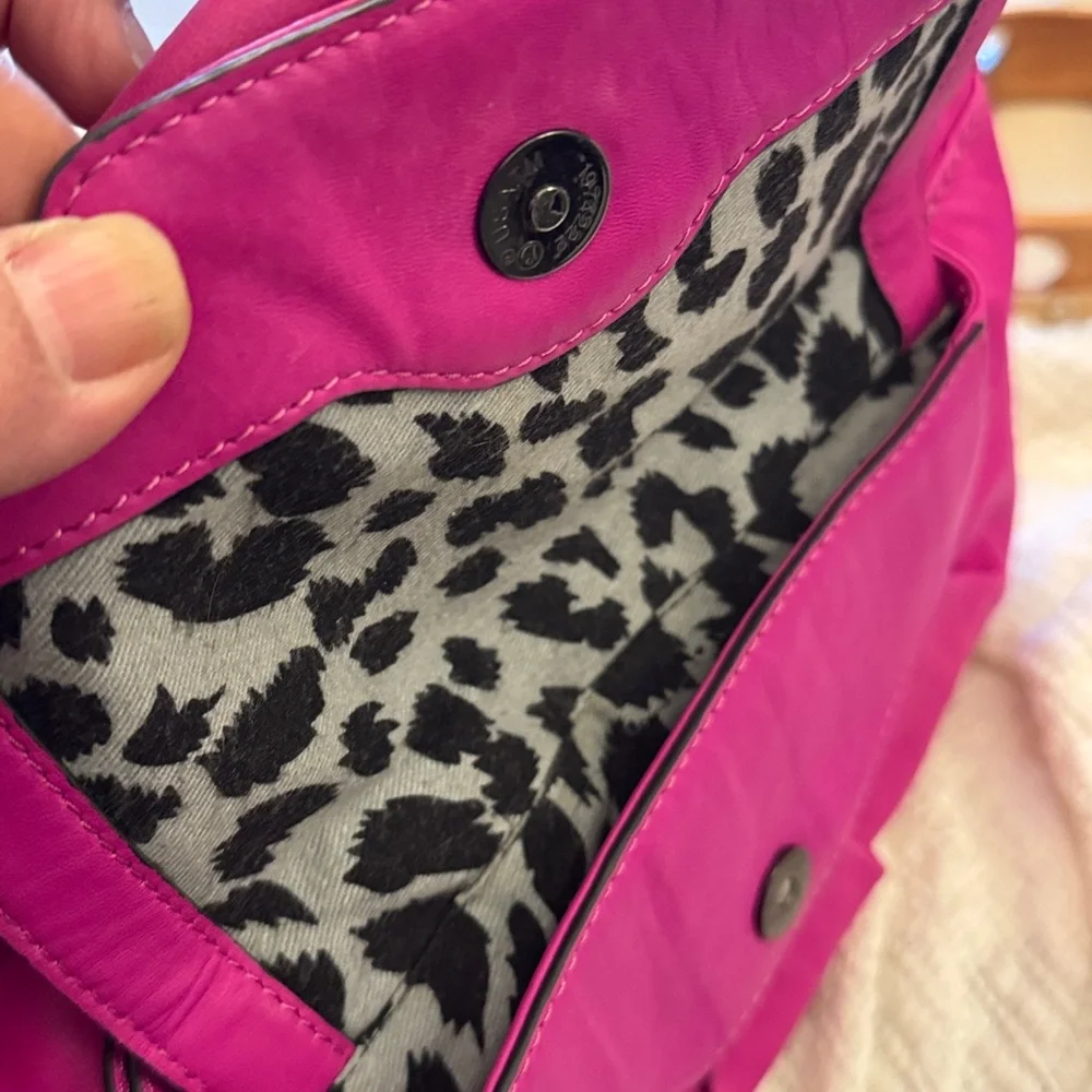 Betsey Johnson Fuchsia Bow Satchel Luv Boston bag - Picture 8 of 8